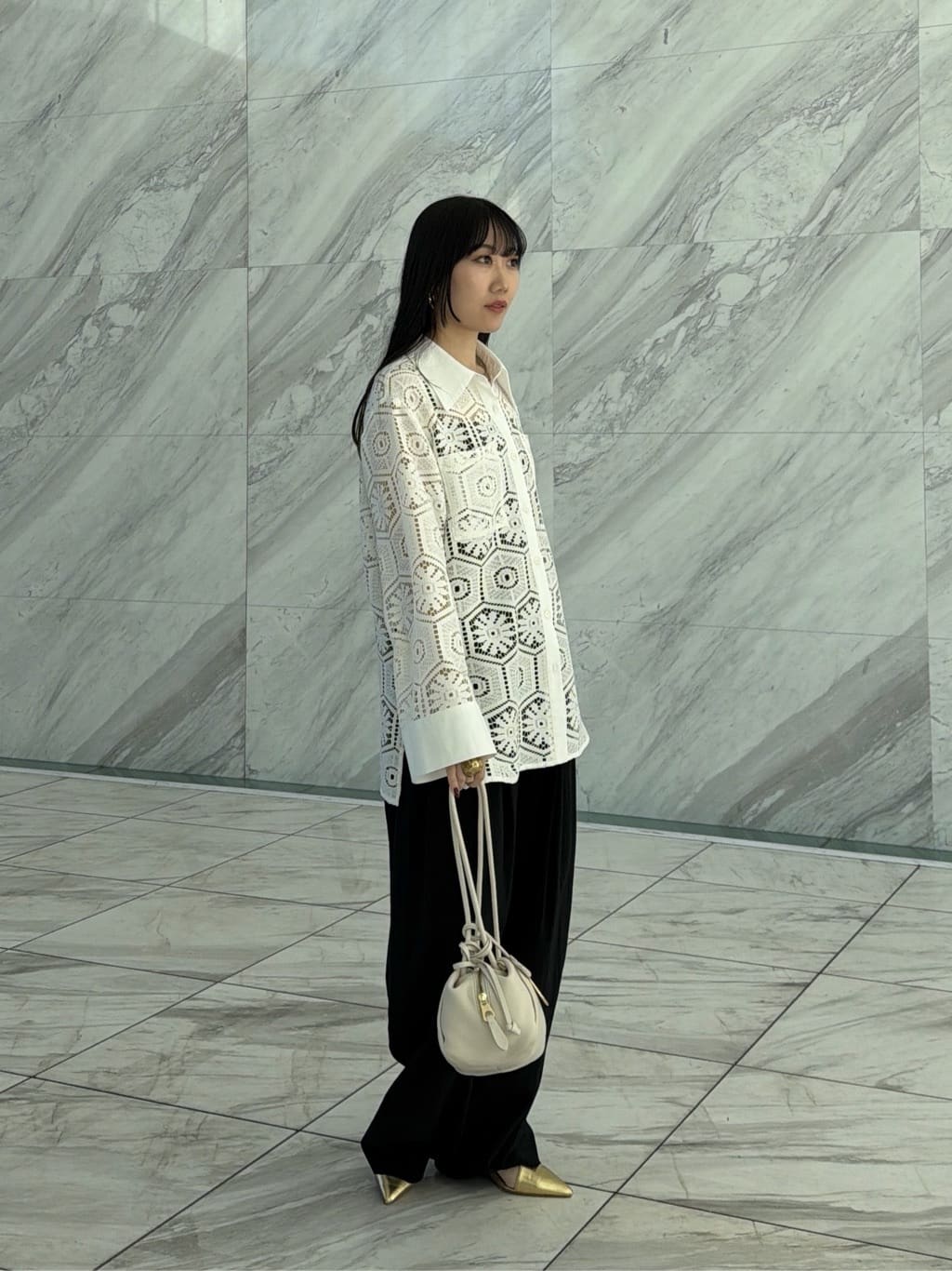 rinaさんの「INDIVI｜幾何柄レースビッグシャツ」を使ったコーディネート