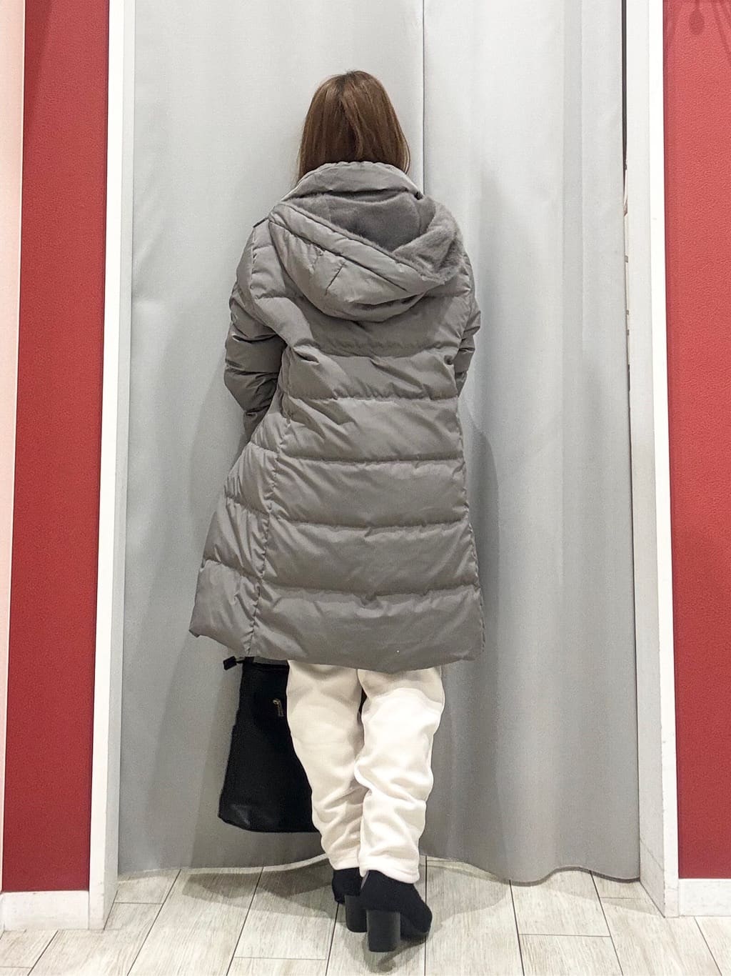 shioさんの「SHOO･LA･RUE｜【洗濯機可/撥水】フェイクファーフード ロングダウン」を使ったコーディネート
