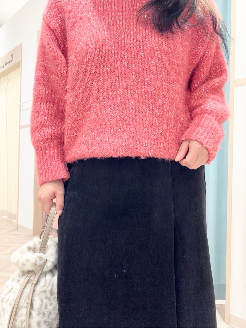 まちゃんなちゃんさんの「SHOO･LA･RUE｜【洗濯機可/S-LL】上品にキラリと華やぐ スパンコールニット」を使ったコーディネート