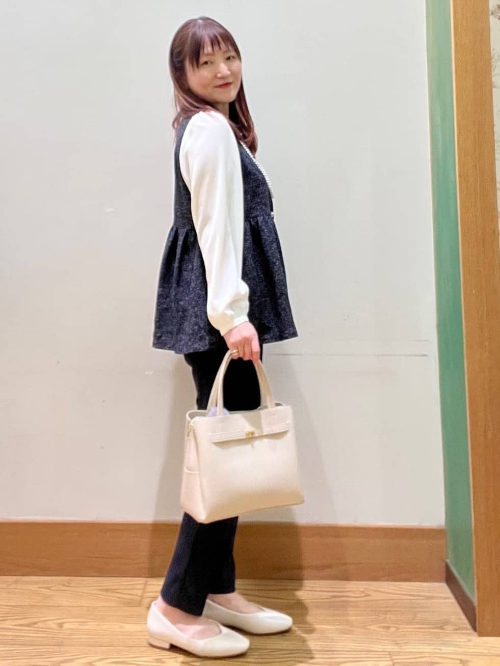 ゆっきーさんの「SHOO･LA･RUE｜【洗濯機可/セットアップ可/S-3L】きちんと楽に。カットジョーゼット テーパードパンツ」を使ったコーディネート
