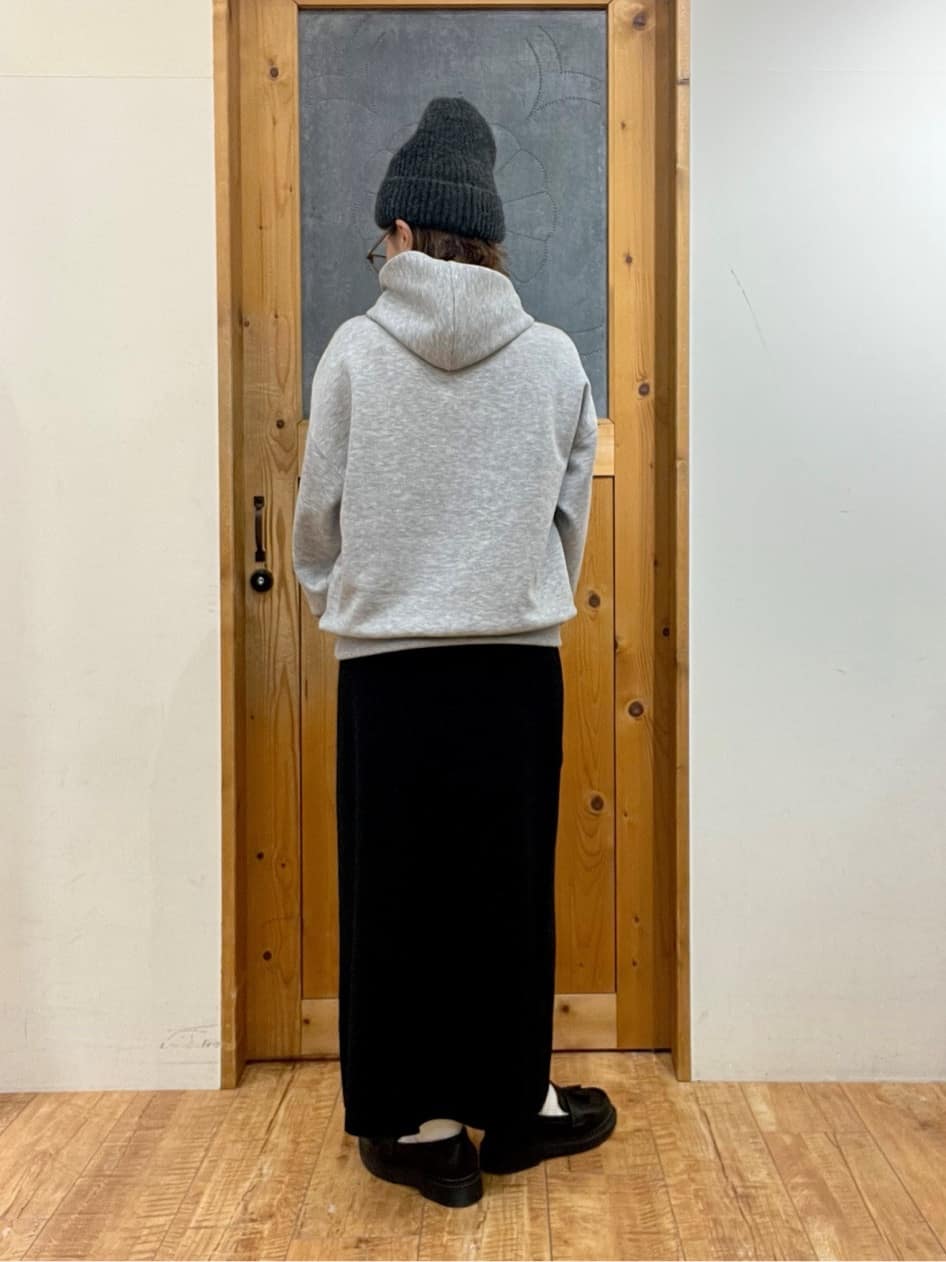 ゆみさんの「SHOO･LA･RUE｜【セットアップ可/S-LL/なめらかタッチ】選べる3柄 ロゴ入りプルパーカ」を使ったコーディネート