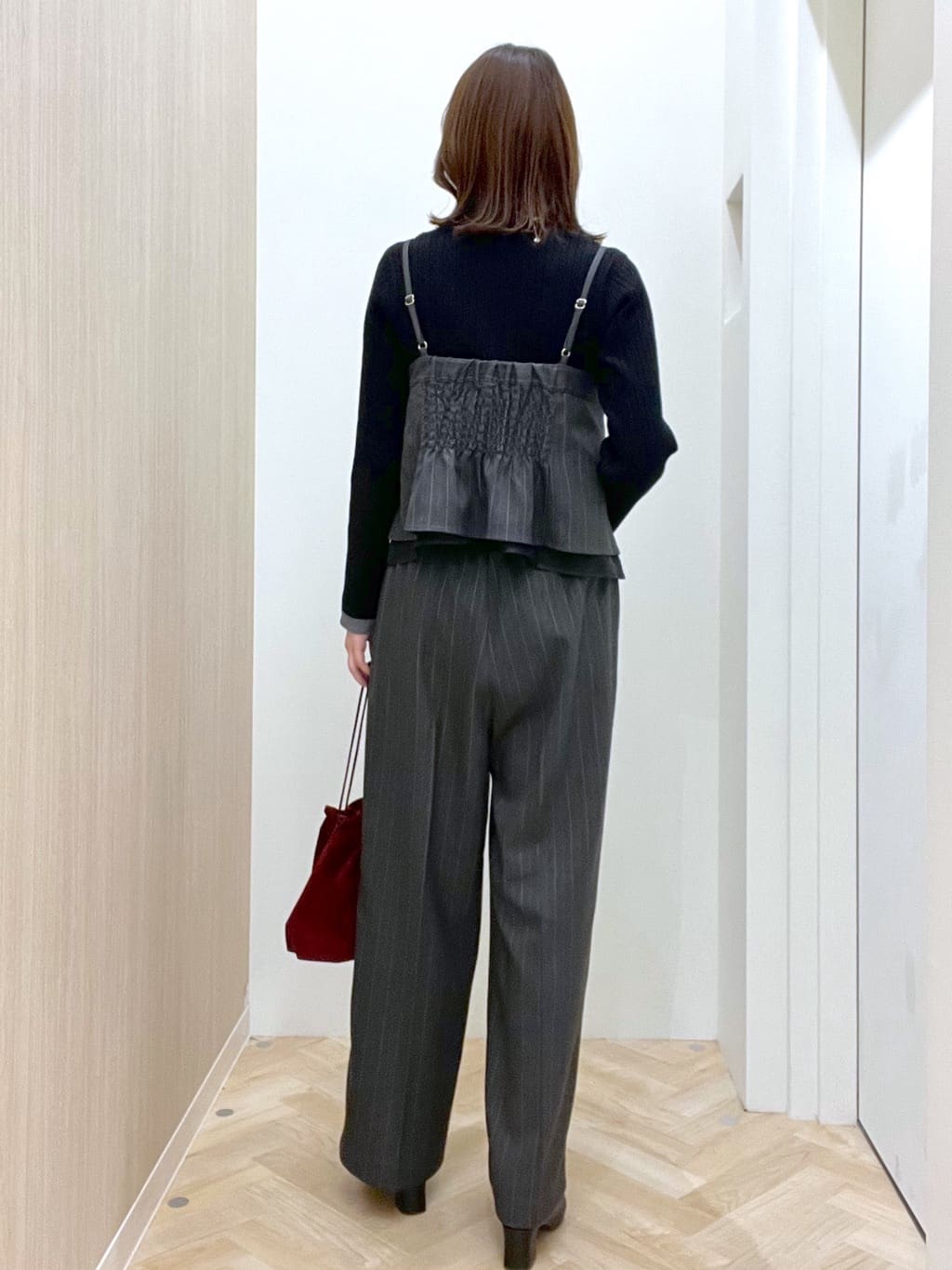  おまつさんの「grove｜【2点SET/体型カバー】透け感とレイヤードで大人の遊び心を、ビスチェSET UP」を使ったコーディネート