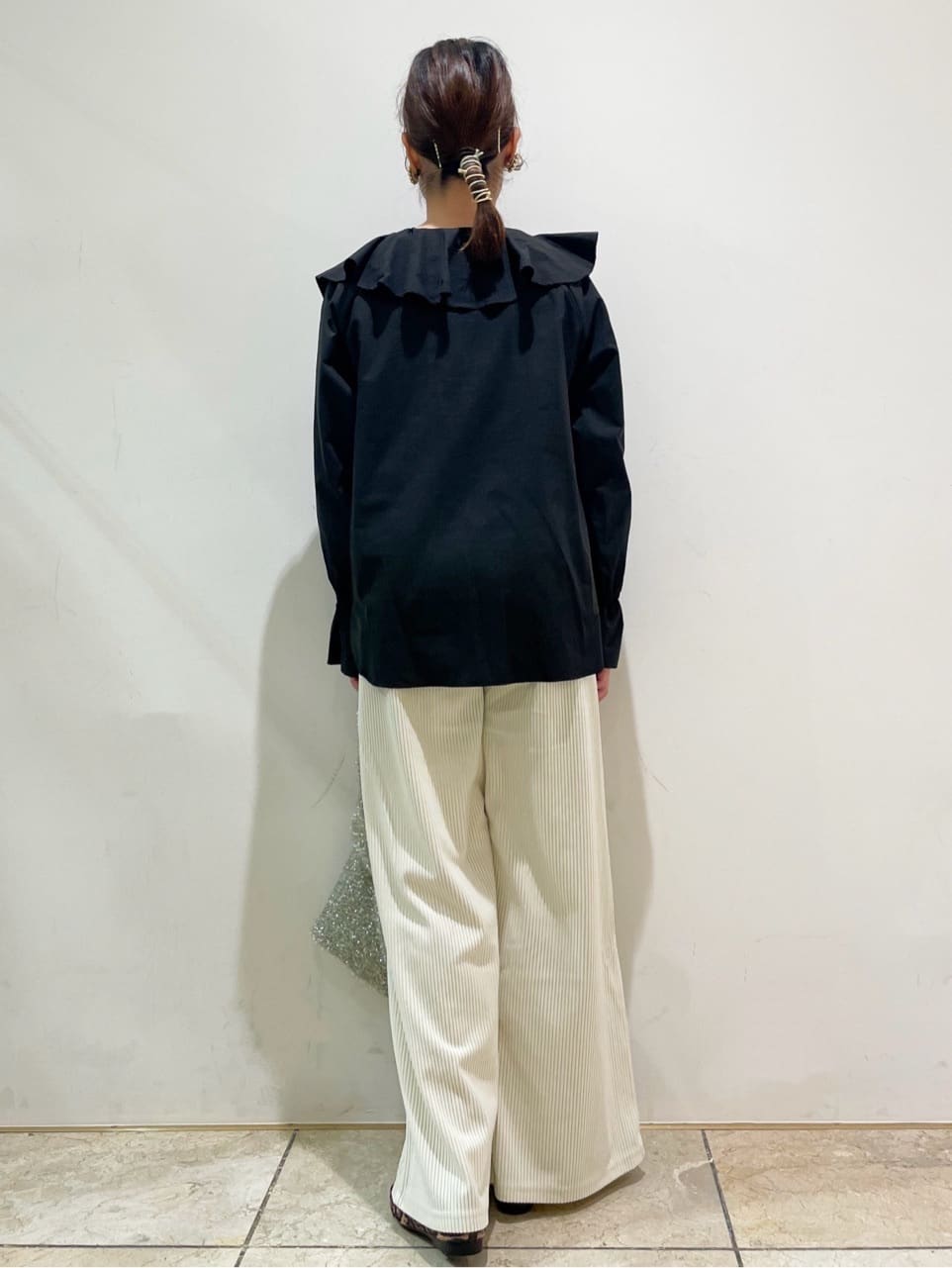 ともも。さんの「OPAQUE.CLIP｜メタルチャーム付きラメニットバッグ」を使ったコーディネート