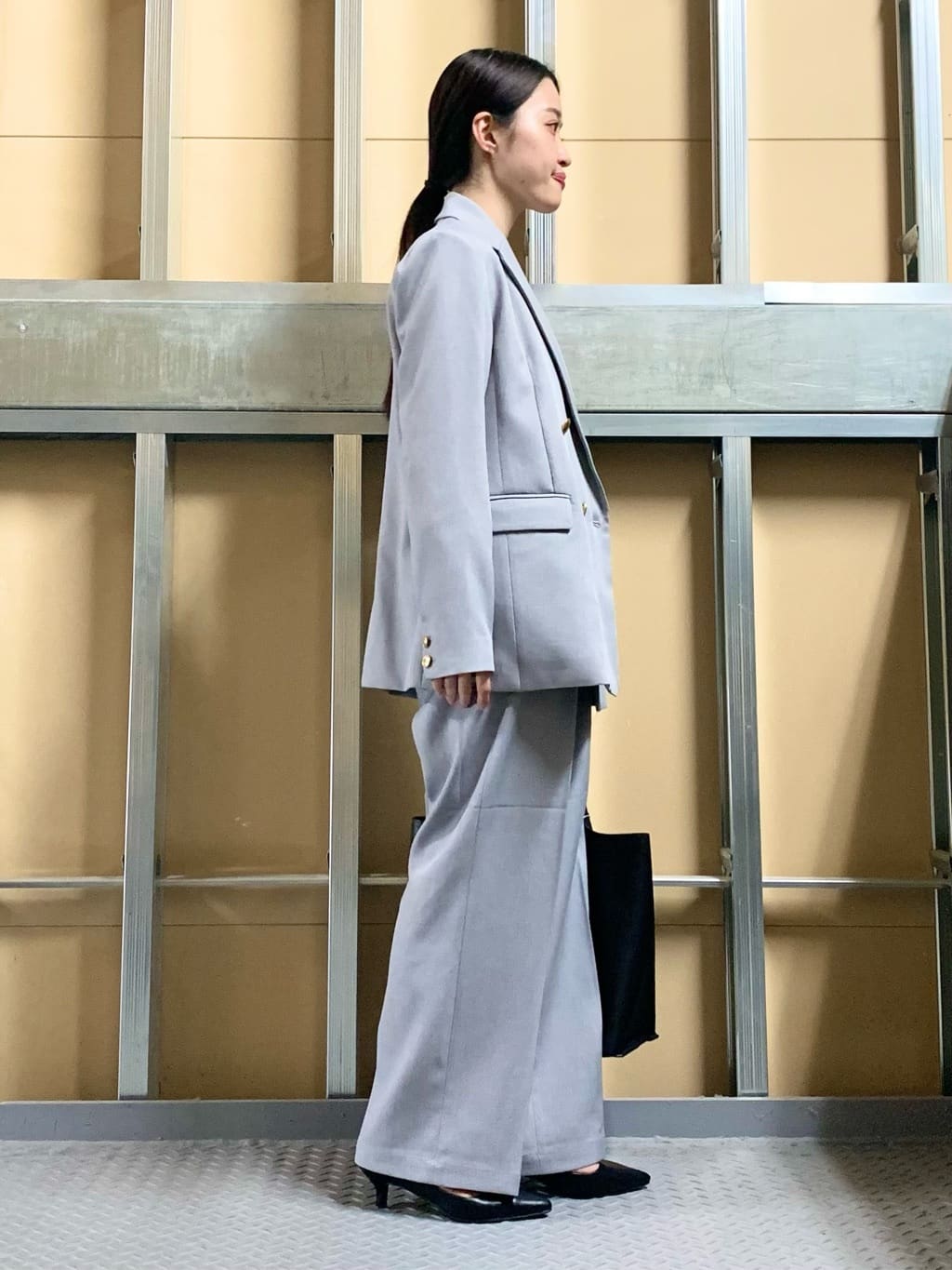 sahoさんの「THE SHOP TK｜【通勤にもデイリーにも】CAVIAN ベーシックワイドパンツ/セットアップ可」を使ったコーディネート