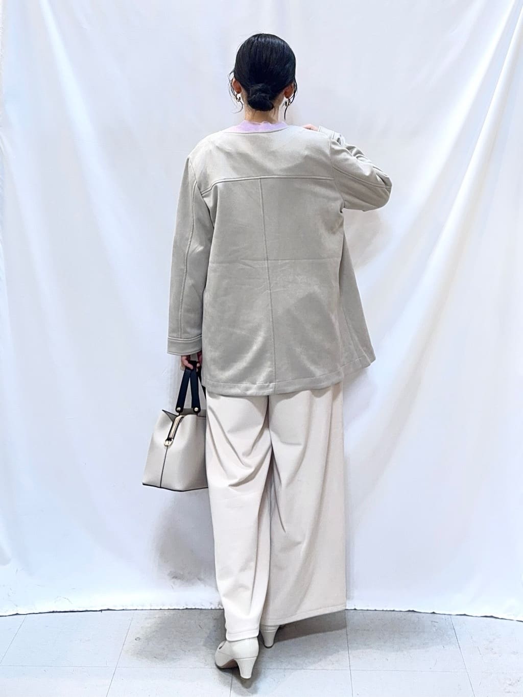 𝐇𝐢𝐫𝐨𝐦𝐢さんの「SHOO･LA･RUE｜【S-LL】上品さを纏う やわらかフェイクスエード ミドル丈ブルゾン」を使ったコーディネート