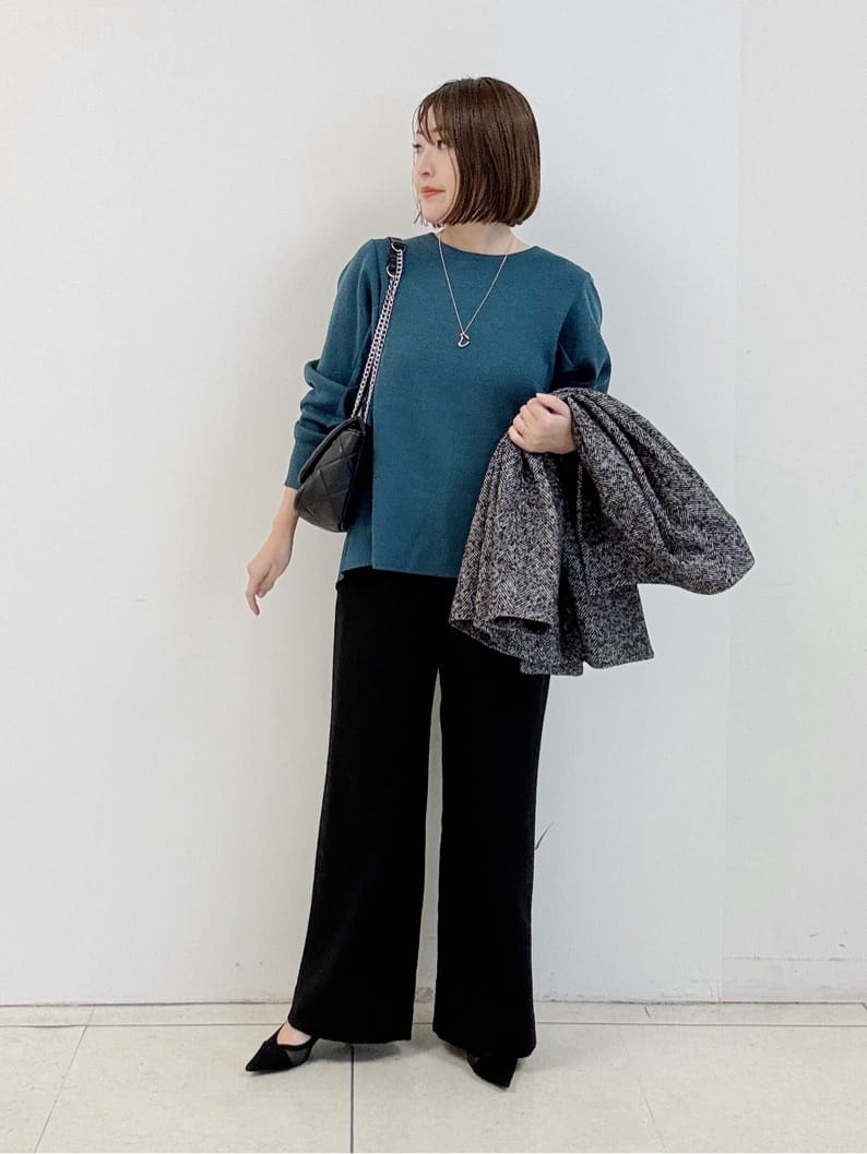 yoshiyaさんの「INDIVI｜【褒められパンツ／ウール混】ウォームウール ワイドパンツ」を使ったコーディネート