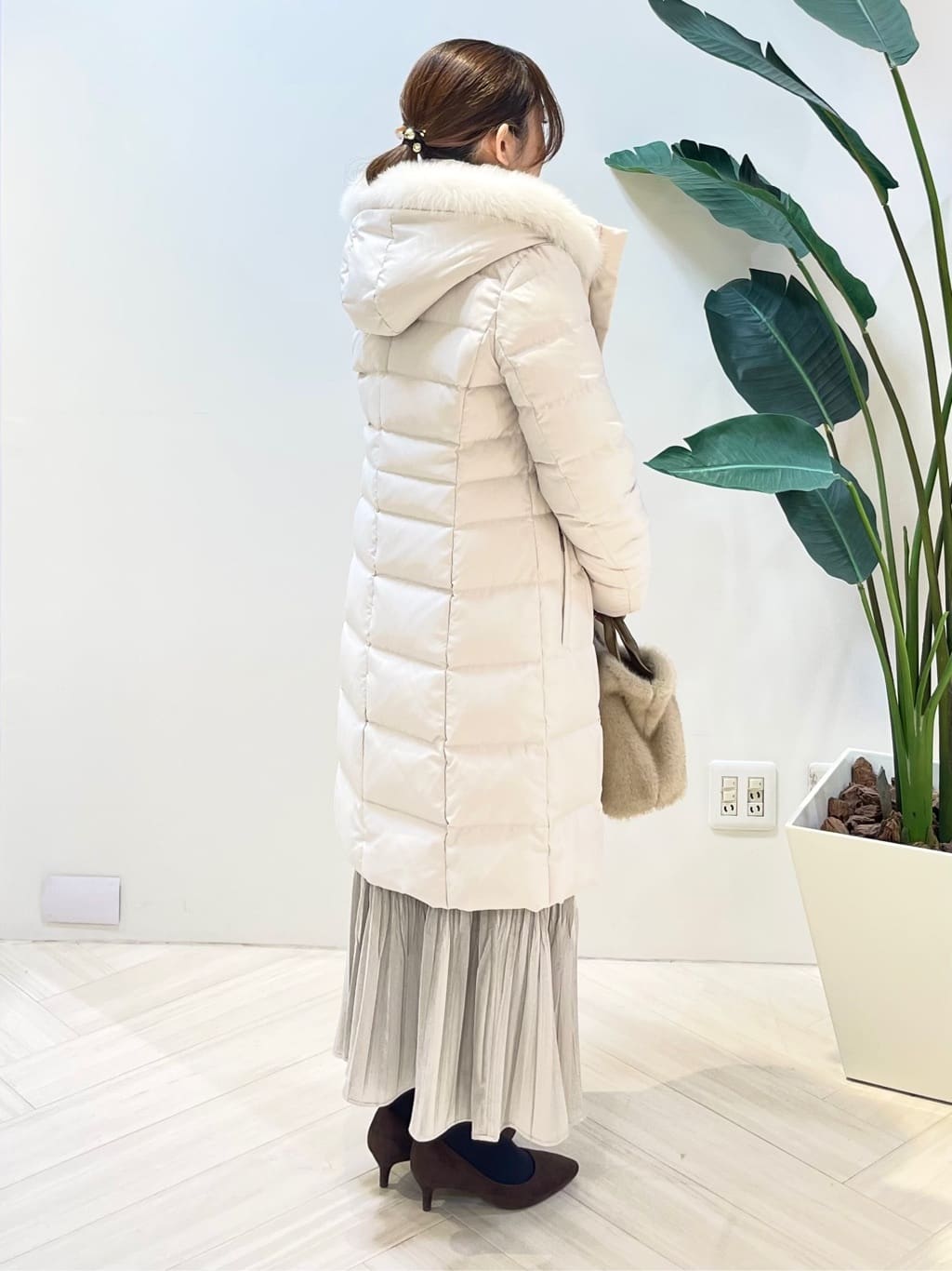 Tomoさんの「UNTITLED｜【名品／撥水／抗菌防臭】ロング丈リサイクルダウンコート」を使ったコーディネート