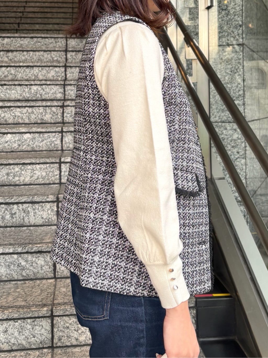 このかさんの「index｜ファンシーツイードペプラムジレ【洗える】」を使ったコーディネート