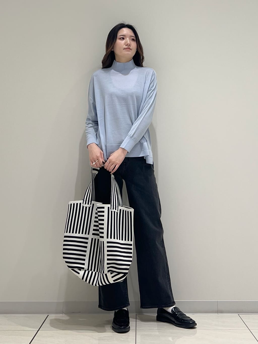 T.Kさんの「INDIVI｜【洗える／毛玉になりにくい】エクストラファインウール ハイネックニット」を使ったコーディネート
