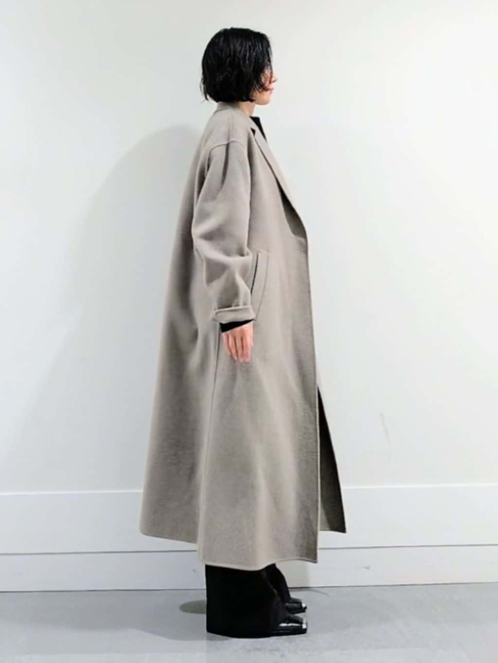 ミズタさんの「UNTITLED｜【ロング丈/軽やか】テーラード　リバーコート」を使ったコーディネート