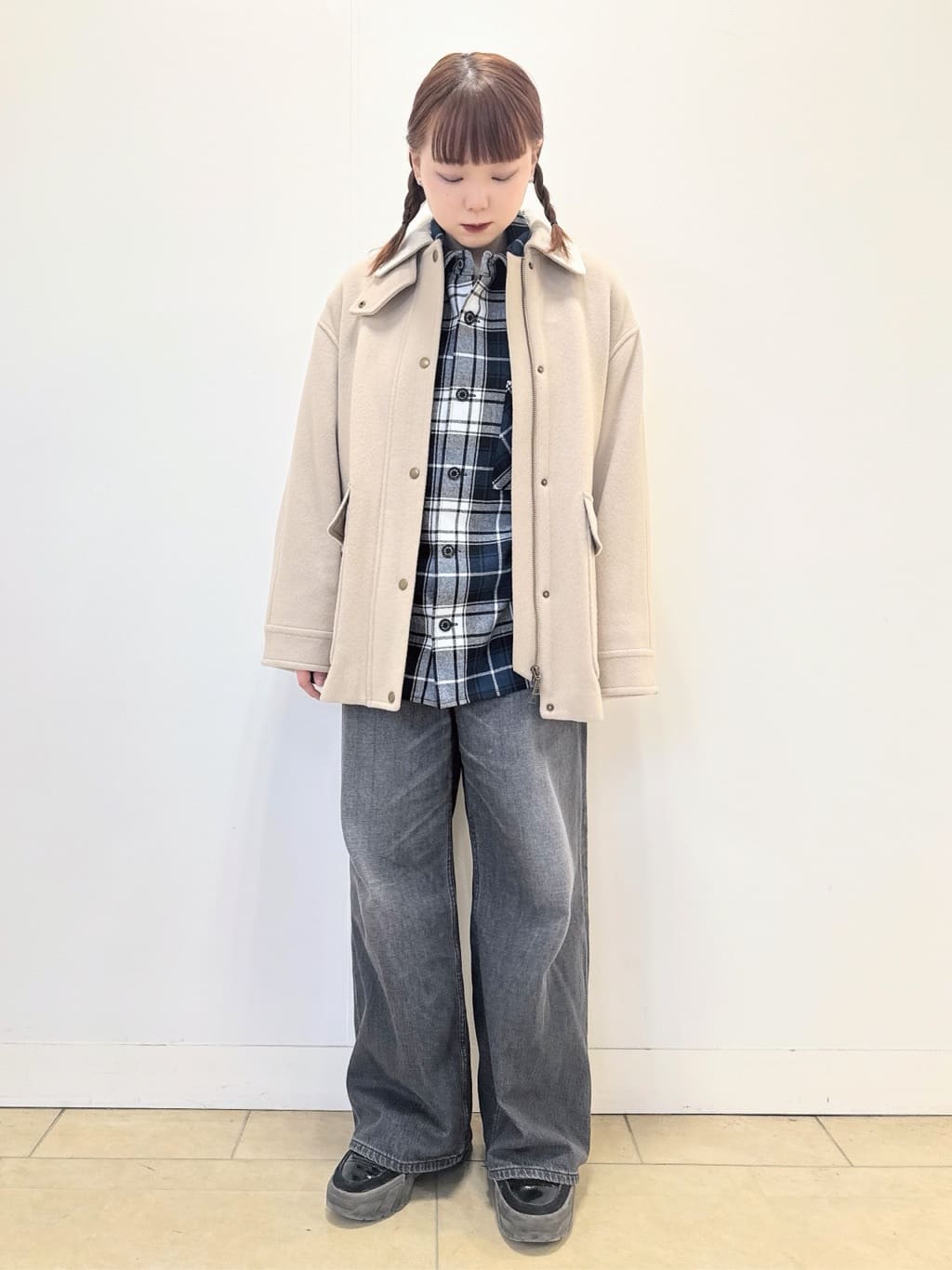 なかもとあきさんの「DRESSTERIOR｜ヴィンテージ加工ワイドデニムパンツ」を使ったコーディネート
