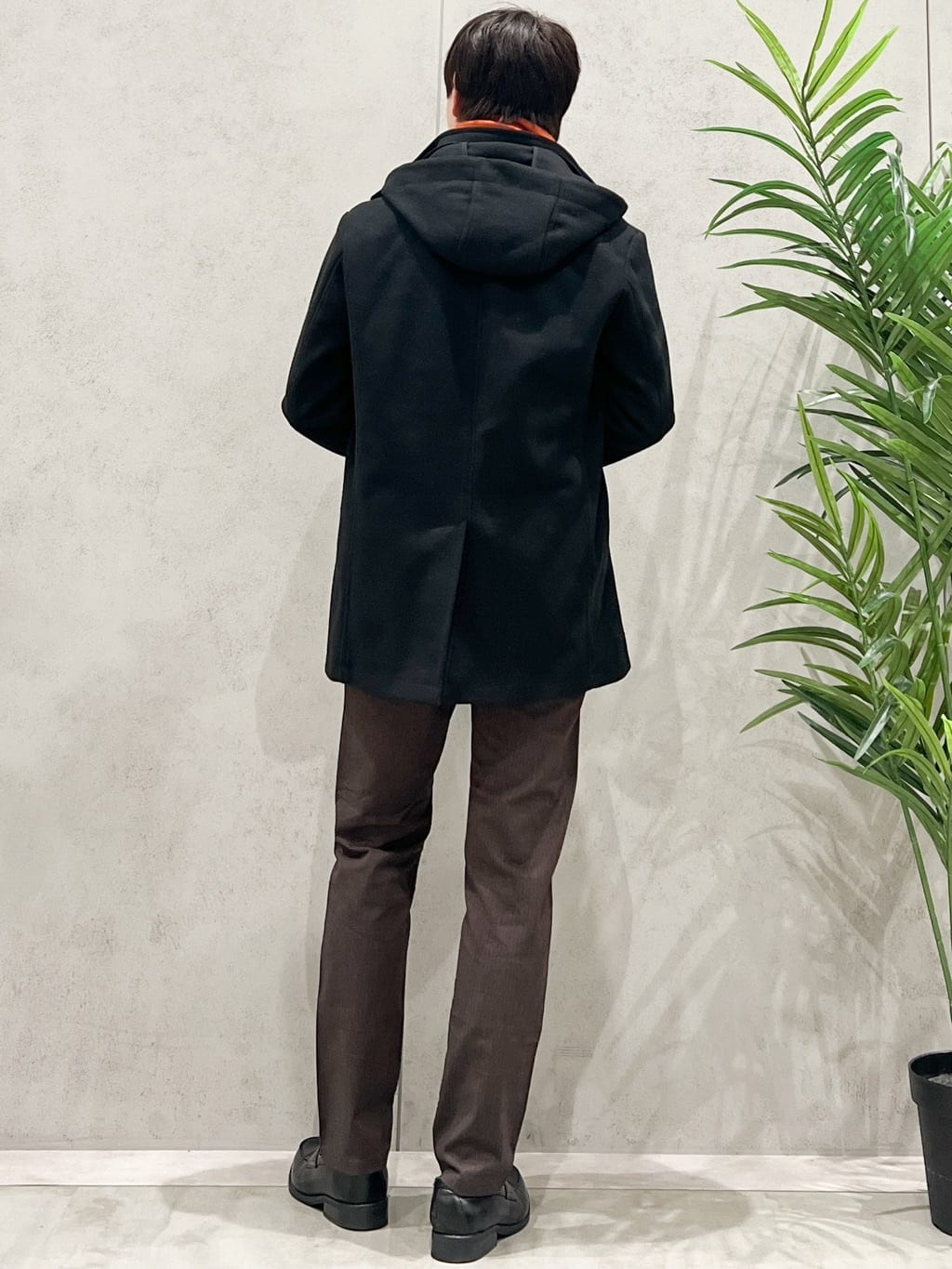 SHI-MAさんの「THE SHOP TK｜【冬のビジネスシーンに最適】シルキーモックネックニット　洗濯機OK」を使ったコーディネート
