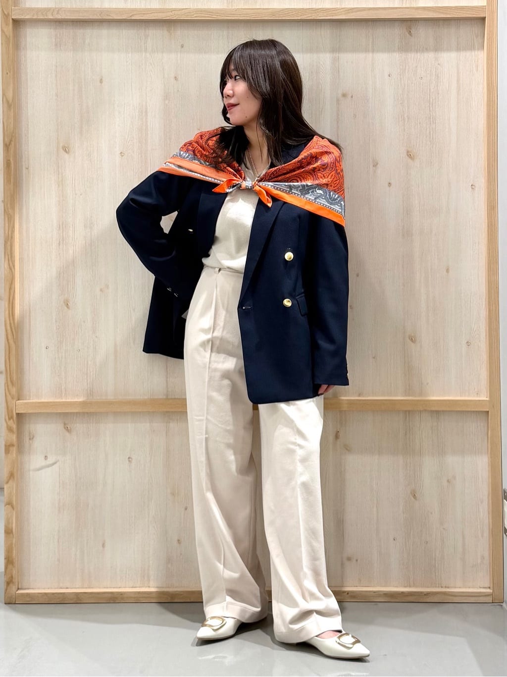 nanaさんの「THE SHOP TK｜【通勤にもデイリーにも】CAVIAN 金ボタンダブルブレストジャケット」を使ったコーディネート