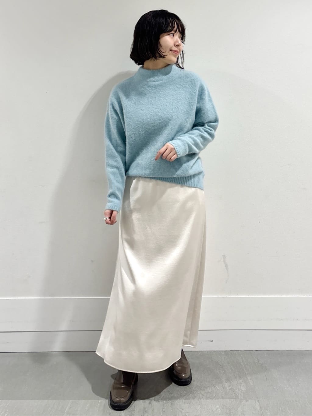 モエカさんの「UNTITLED｜【大人な品格/ふわふわニット】フォックスカシミヤ コクーンニット」を使ったコーディネート
