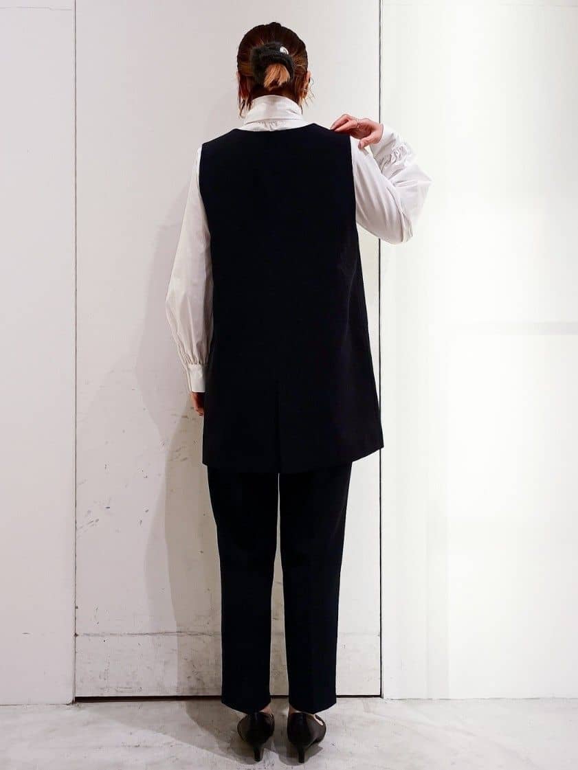 shinkoさんの「OPAQUE.CLIP｜《通勤対応》Vネックミドルジレ【洗濯機OK】」を使ったコーディネート