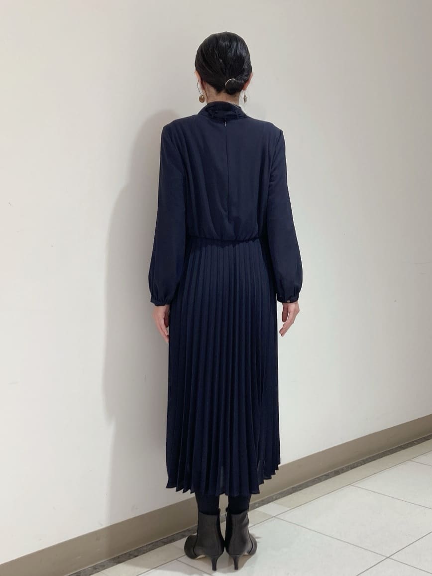 環さんの「UNTITLED｜◆【フォーマル/洗える】ボウタイ プリーツワンピース」を使ったコーディネート