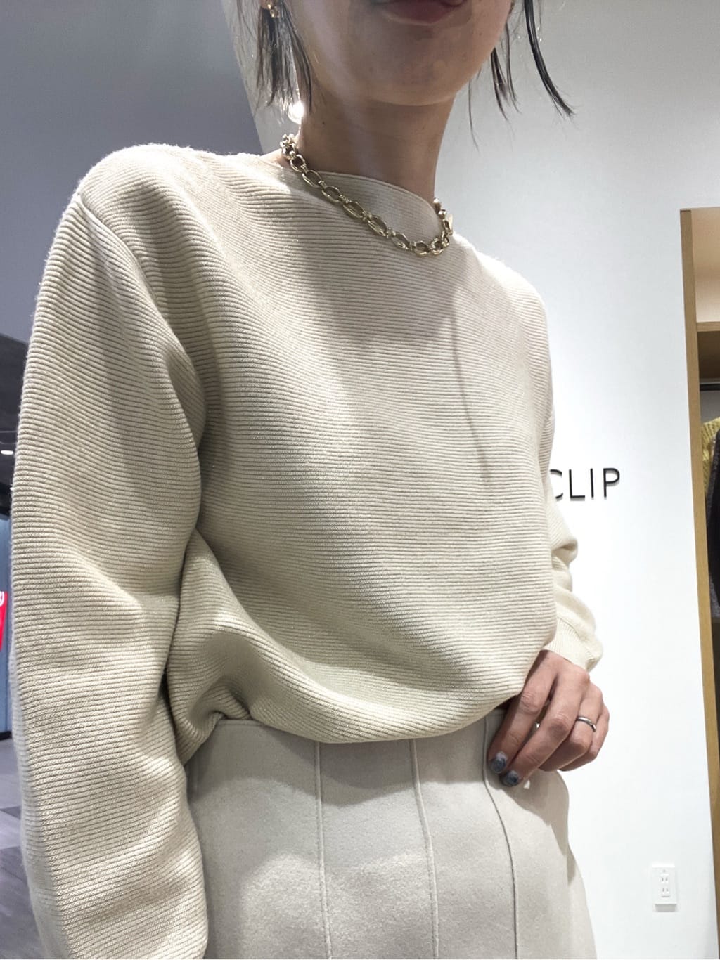 あいさんの「OPAQUE.CLIP｜ラメガーターボートネックニット【洗濯機OK】」を使ったコーディネート