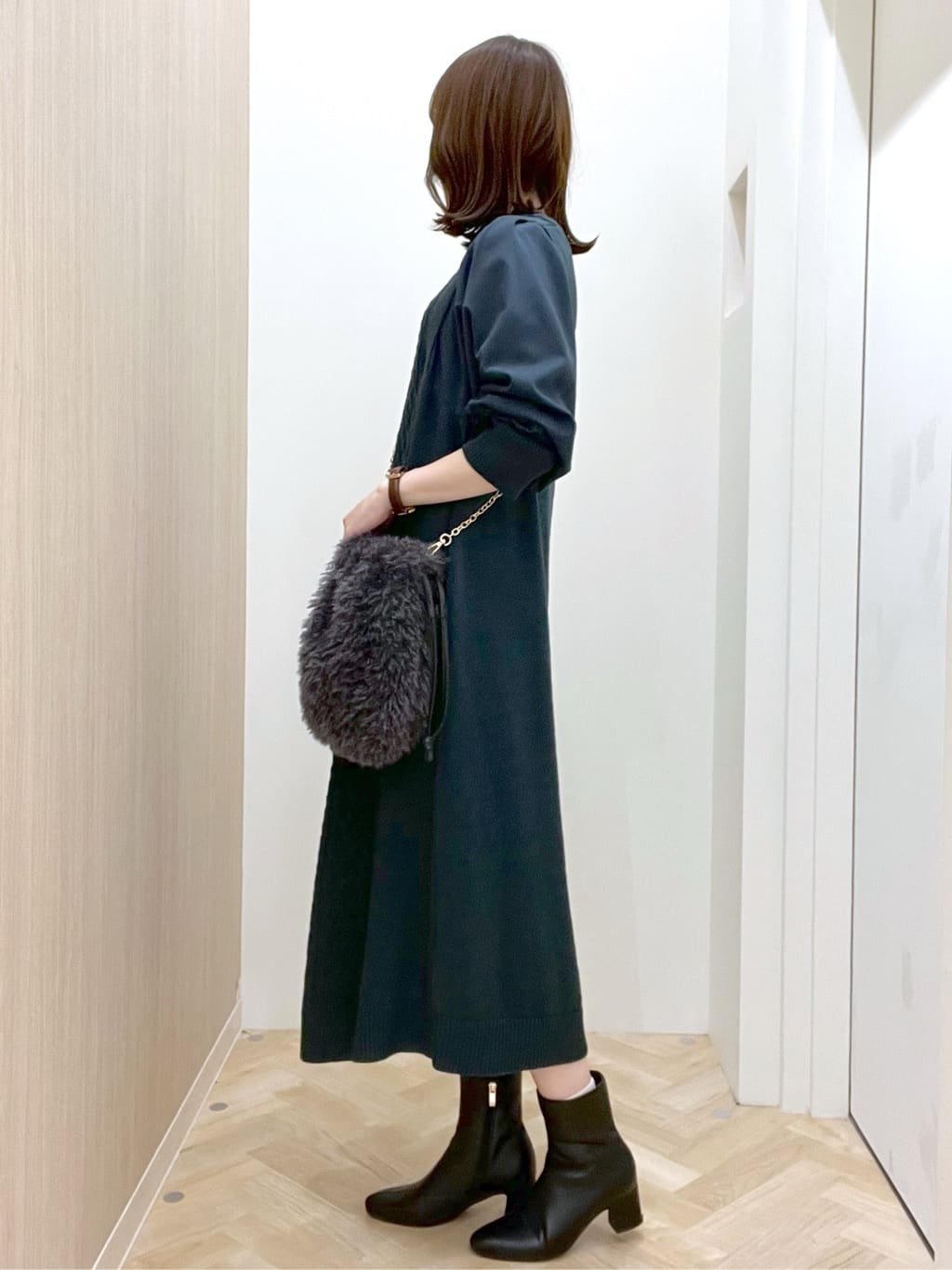  おまつさんの「grove｜一枚で華やぐ、袖布帛ケーブルニットワンピース」を使ったコーディネート