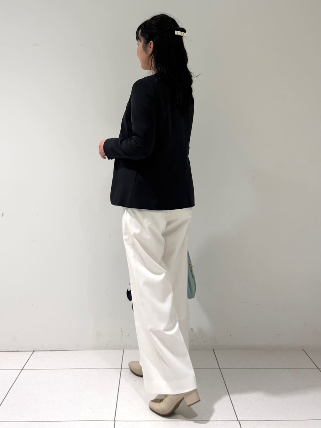 momokoさんの「INDIVI｜【洗える／UVケア／スーツ】ストレッチノーカラージャケット」を使ったコーディネート