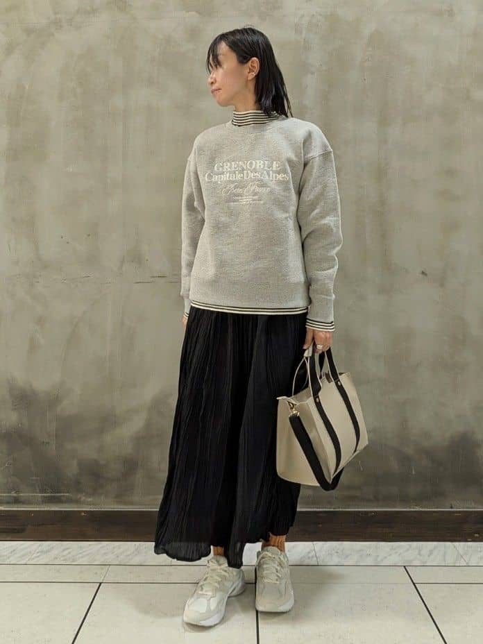 shioさんの「grove｜花柄アソートプリーツスカート」を使ったコーディネート