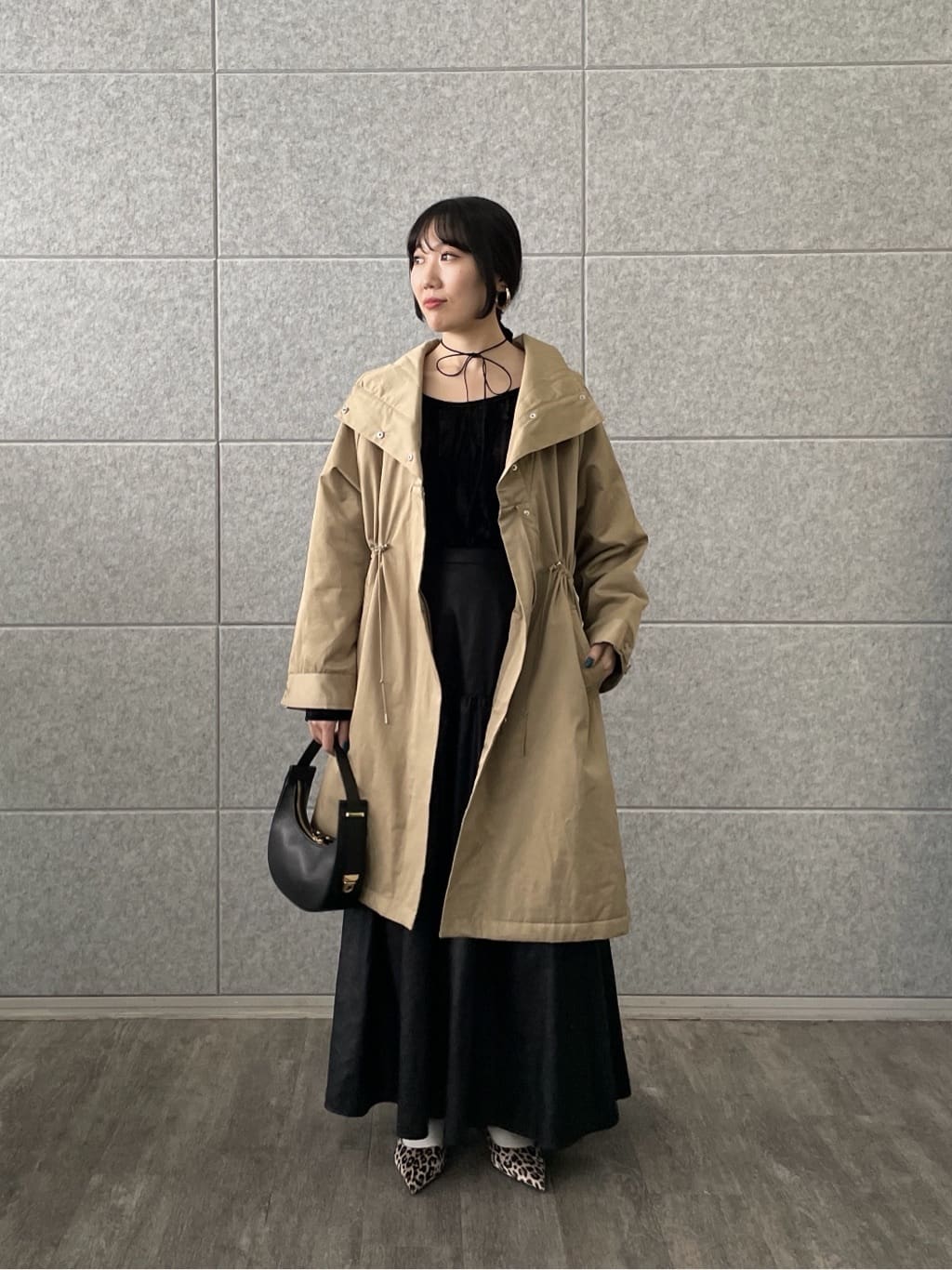 rinaさんの「INDIVI｜レザーライクマキシスカート」を使ったコーディネート