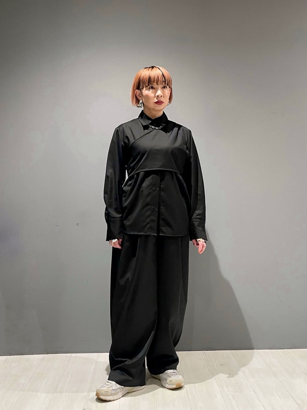 KOUさんの「INDIVI｜シャインテーパードサロペット」を使ったコーディネート