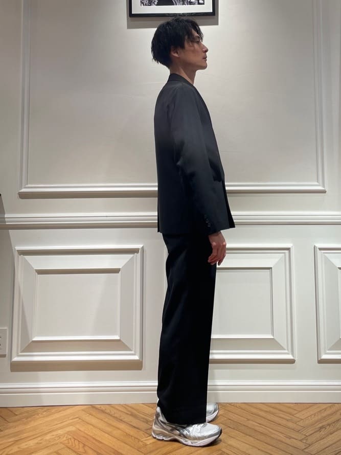 橋本さんの「DRESSTERIOR｜◆ドットスクエアシルクスカーフ」を使ったコーディネート