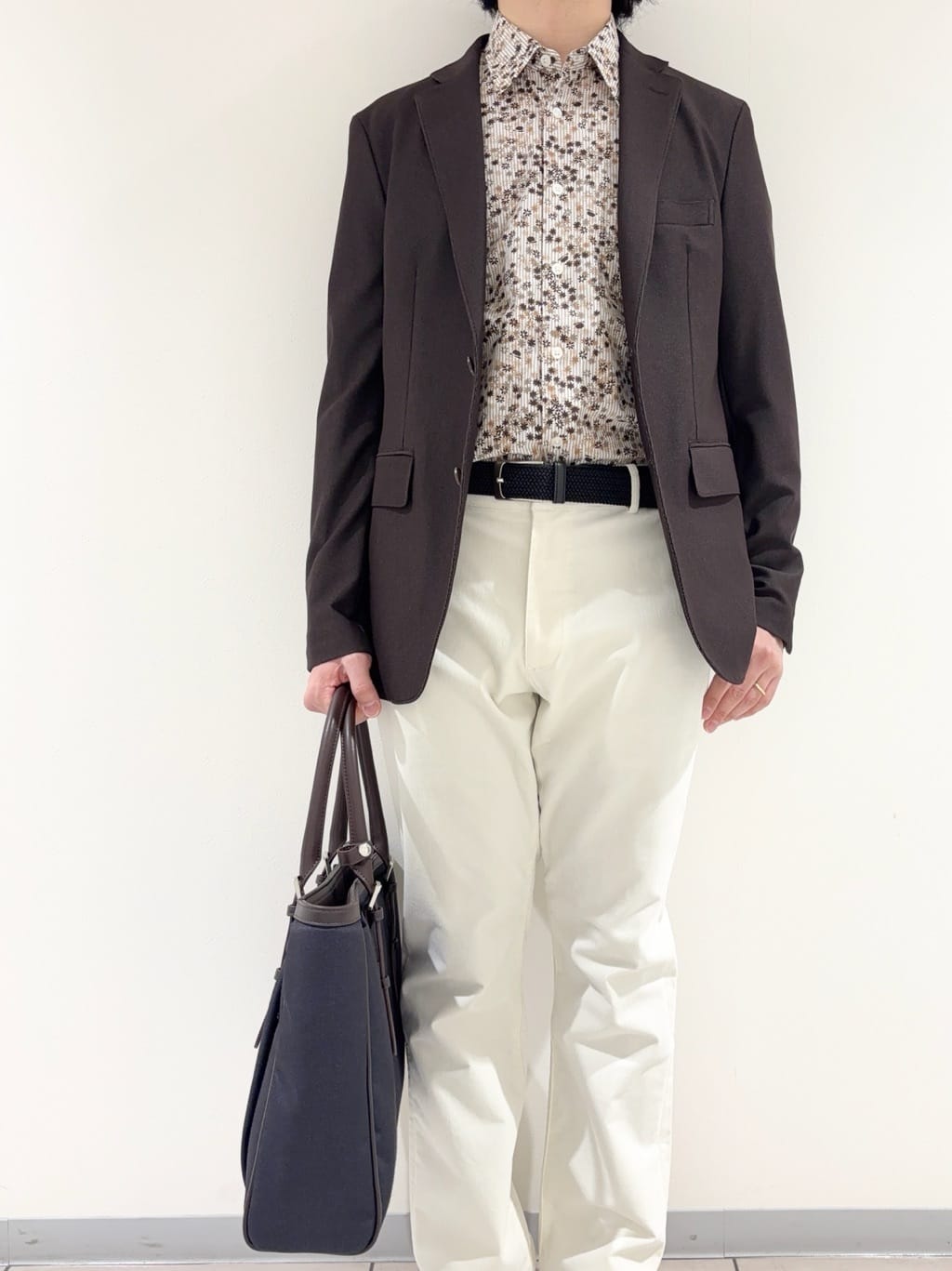 及川さんの「TAKEO KIKUCHI｜ストライプ小花 長袖シャツ」を使ったコーディネート