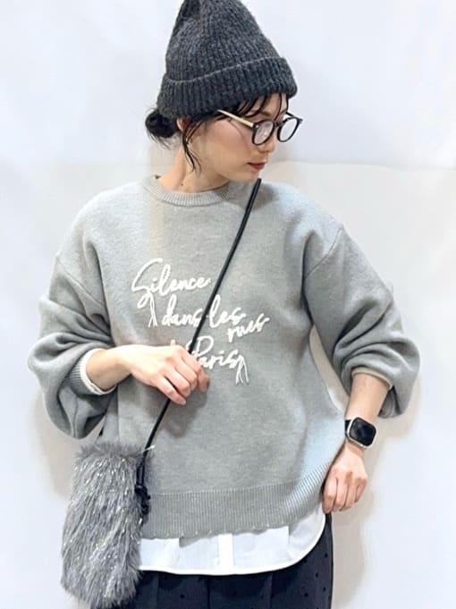 𝐇𝐢𝐫𝐨𝐦𝐢さんの「SHOO･LA･RUE｜【洗濯機可/S-LL】裾スカラップが差がつく コード刺繍ロゴニット」を使ったコーディネート