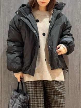 meiさんの「SHOO･LA･RUE｜【撥水/あったか】たっぷり着られる 中綿モンスターショートコート」を使ったコーディネート