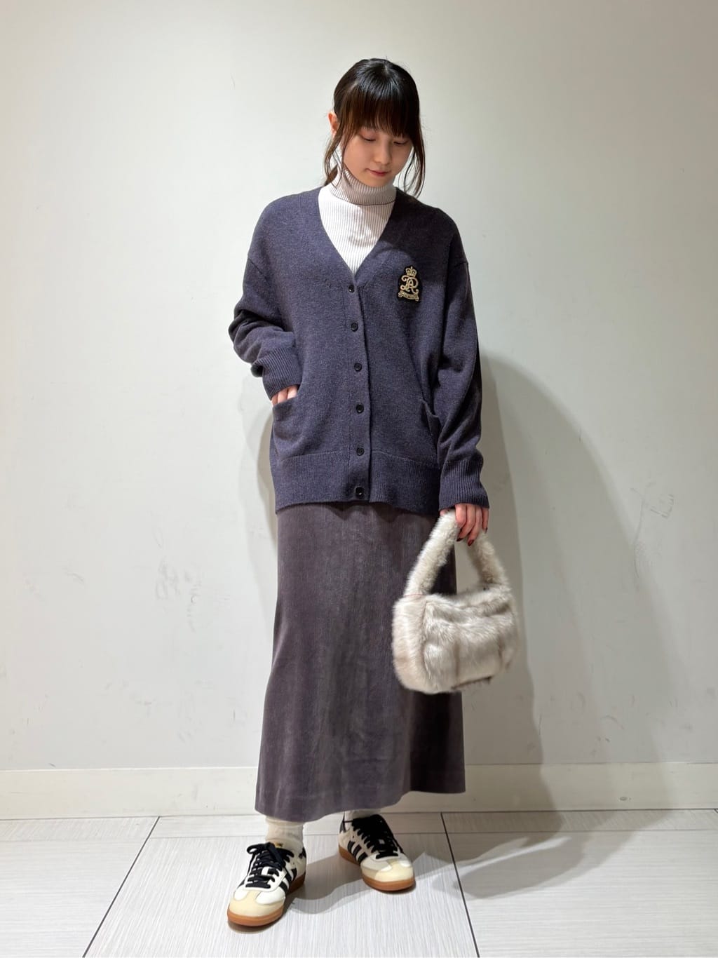 やなぎさんの「DRESSTERIOR｜◆コンパクトフェイクファーバッグ」を使ったコーディネート