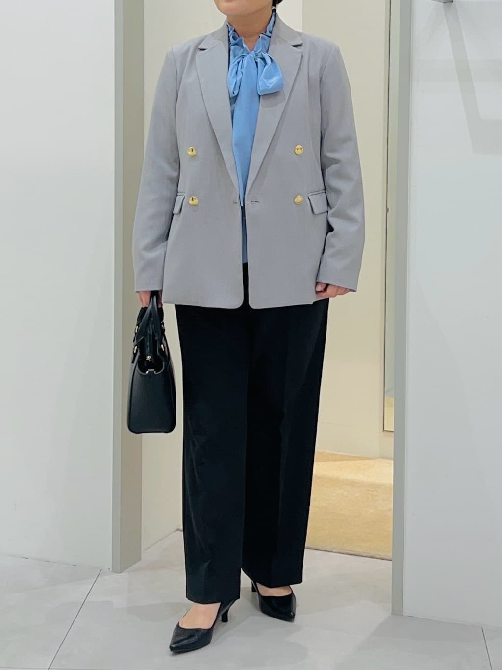 タナさんの「THE SHOP TK｜【通勤にもデイリーにも】CAVIAN 金ボタンダブルブレストジャケット」を使ったコーディネート