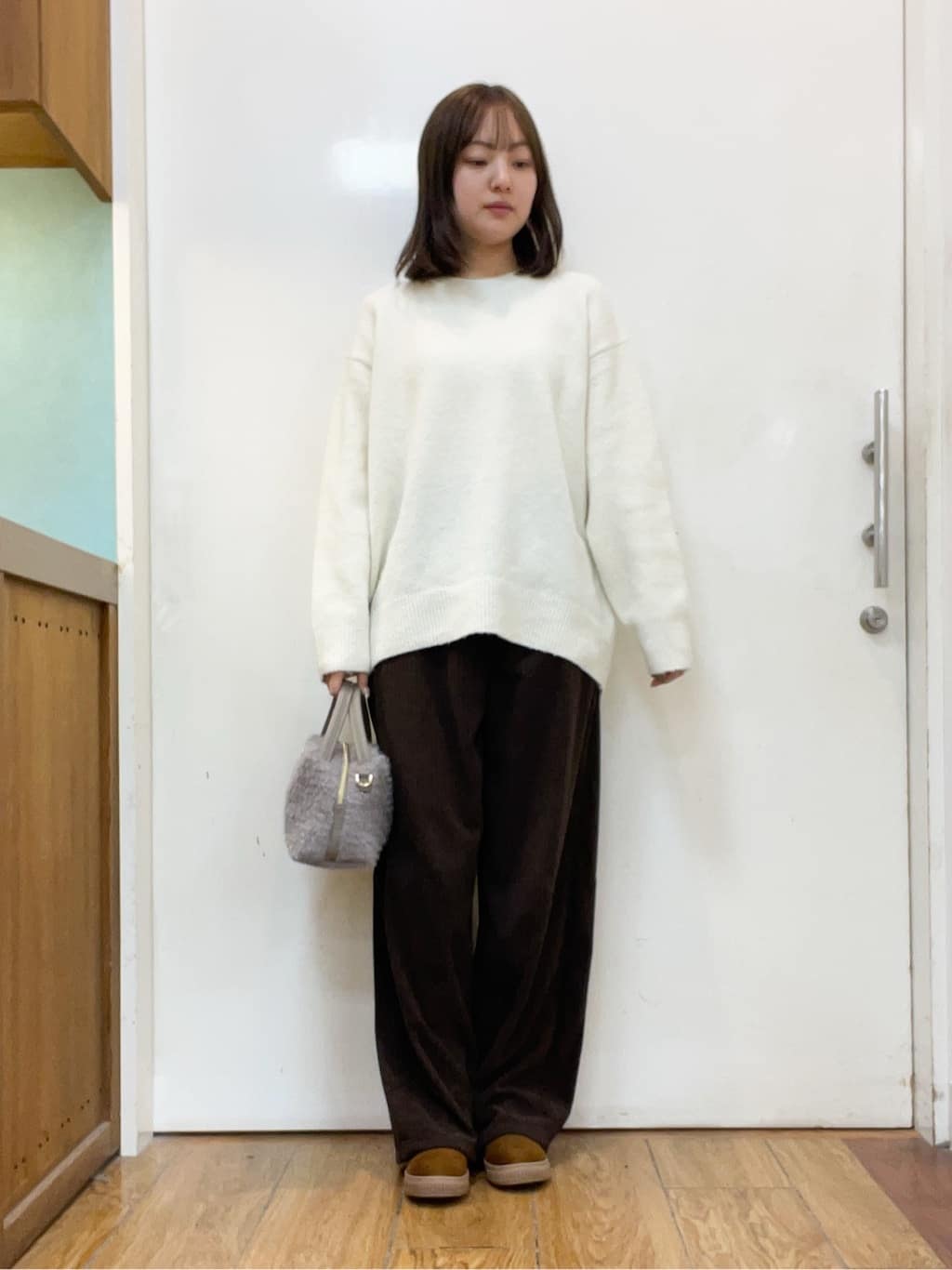 sakiさんの「SHOO･LA･RUE｜【S-LL】大人っぽく穿ける 股上深め コーデュロイカーブパンツ」を使ったコーディネート