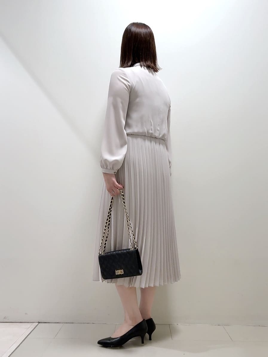 YUIさんの「UNTITLED｜◆【フォーマル/洗える】ボウタイ プリーツワンピース」を使ったコーディネート