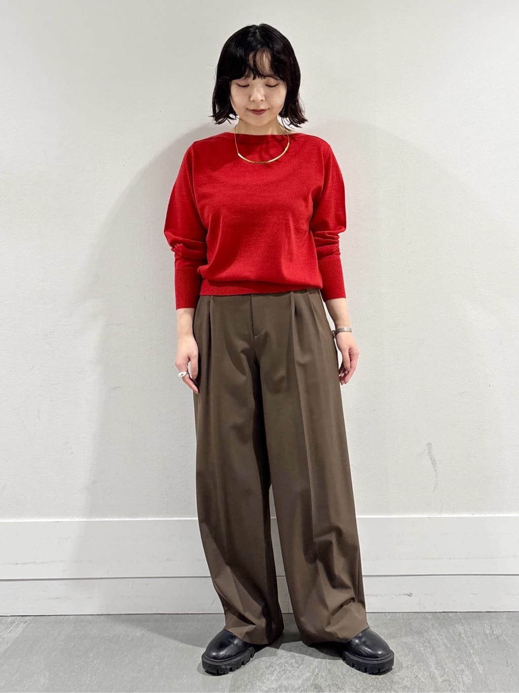 モエカさんの「UNTITLED｜【アンサンブル可/洗える】シルクウールカシミヤ ドルマンスリーブニット」を使ったコーディネート
