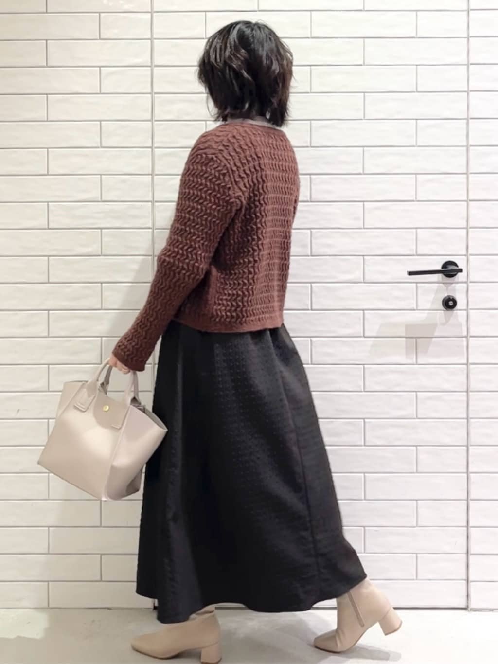 しおりさんの「OPAQUE.CLIP｜モヘヤタッチケーブル金ボタンカーディガン【洗濯機OK】」を使ったコーディネート
