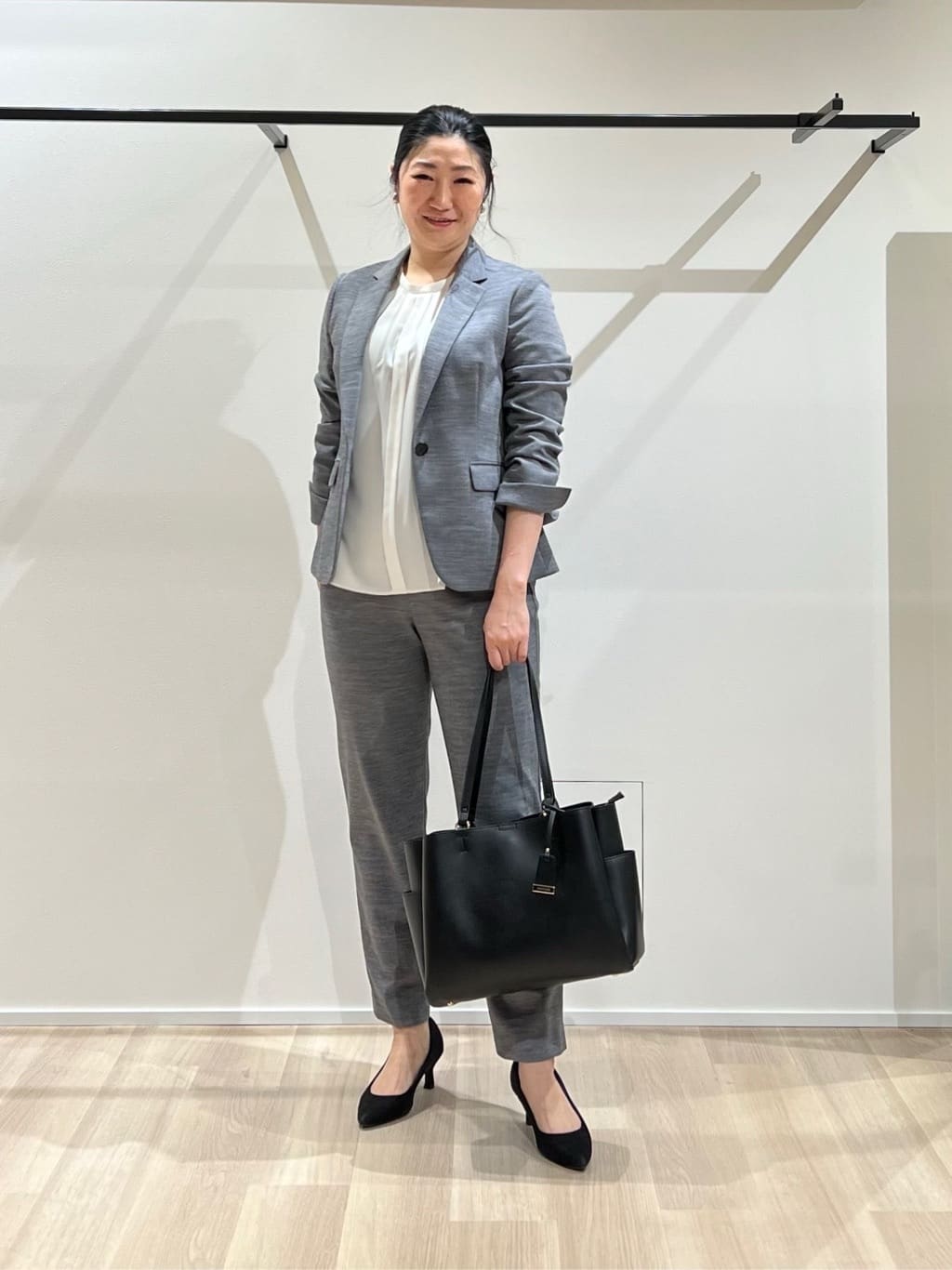 TOMOMIさんの「UNTITLED｜【洗えるスーツ／ストレッチ】ウール混ジャージ テーラードジャケット」を使ったコーディネート