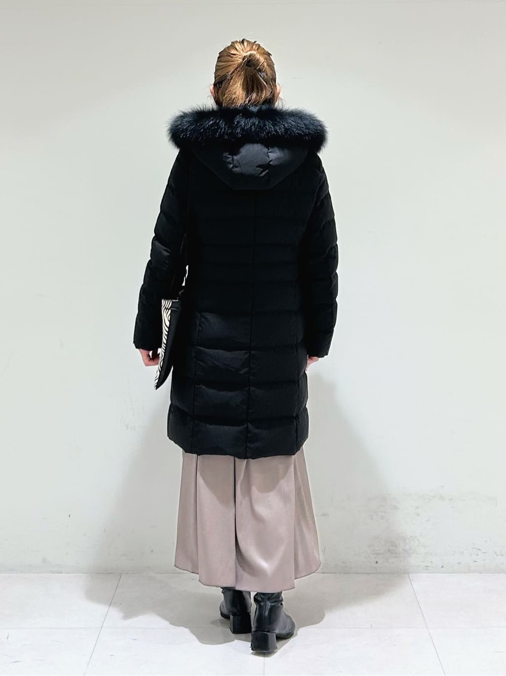 tsuyuさんの「INDIVI｜【名品／撥水／抗菌防臭】ロング丈リサイクルダウンコート」を使ったコーディネート