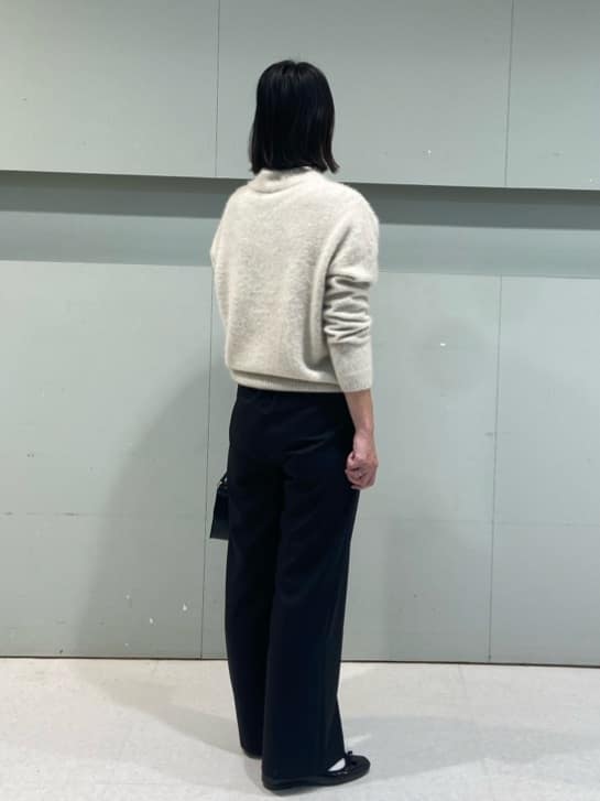 hitomiさんの「UNTITLED｜【大人な品格/ふわふわニット】フォックスカシミヤ コクーンニット」を使ったコーディネート