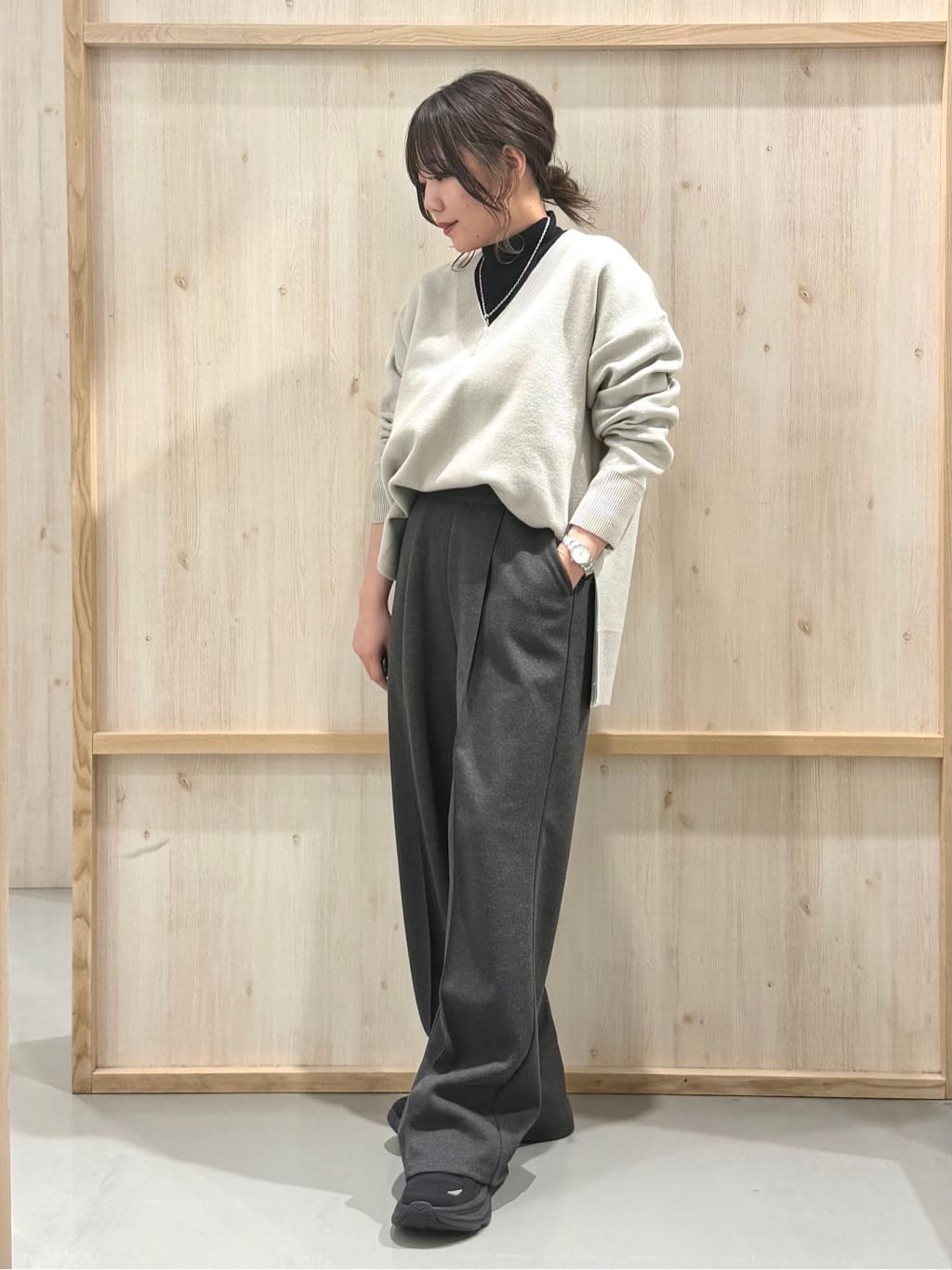 nanaさんの「THE SHOP TK｜【体型カバー】ゆったり サイドスリットニット」を使ったコーディネート
