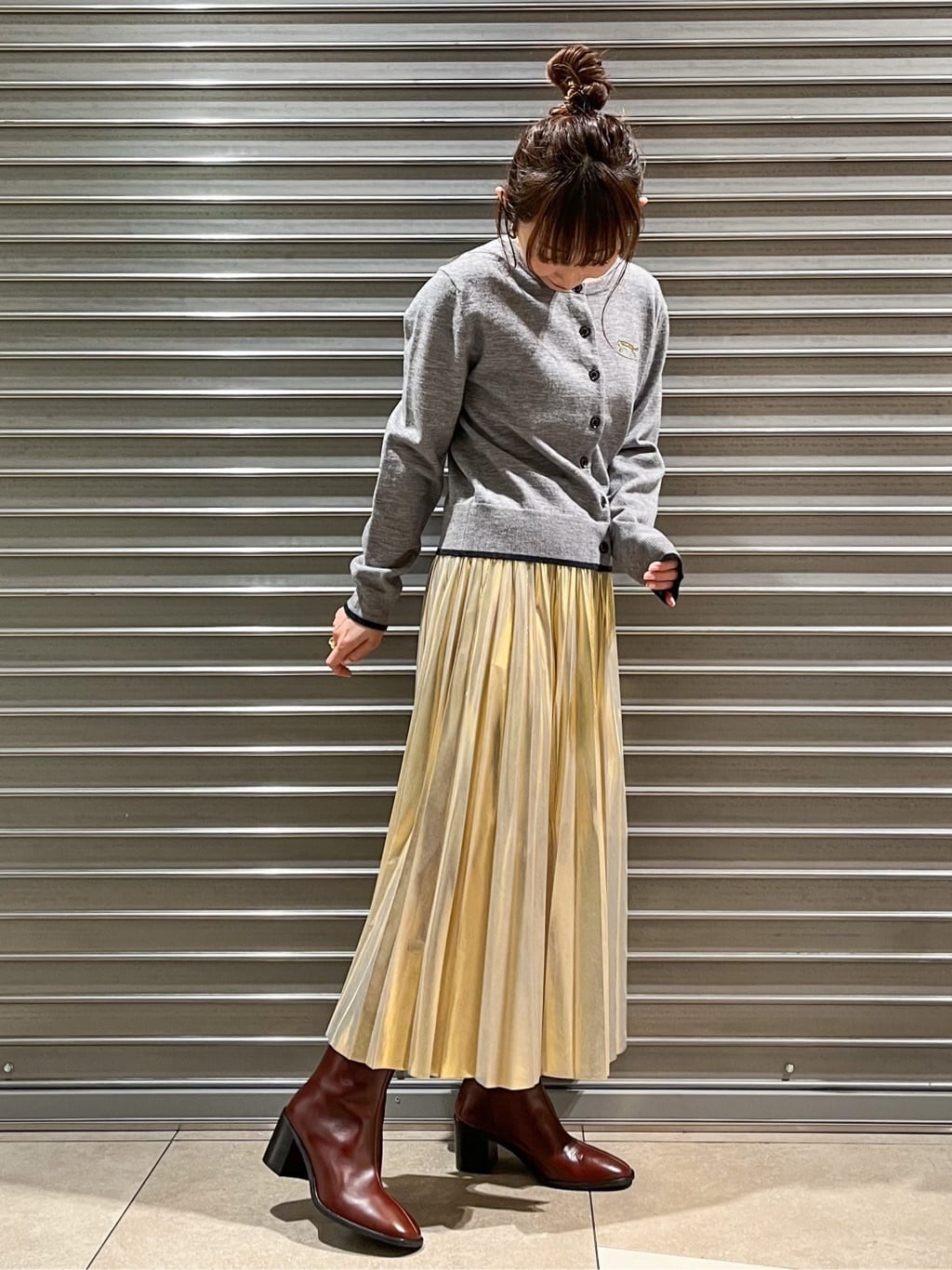 じゅんさんの「DRESSTERIOR｜◆【洗える/ストレッチ性/オンオフ】箔プリントプリーツスカート」を使ったコーディネート