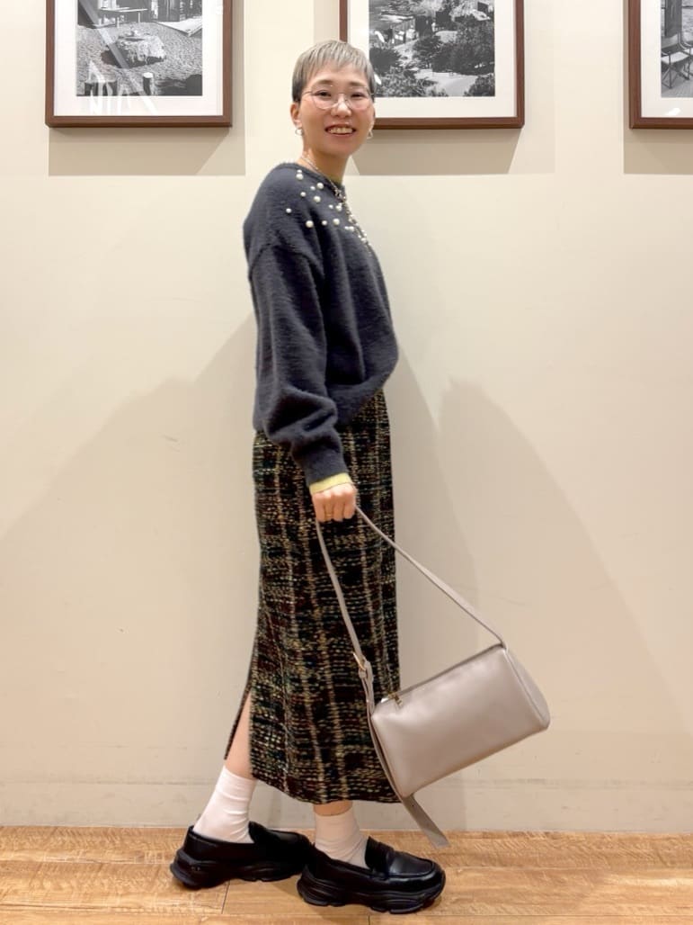 Ayumiさんの「SHOO･LA･RUE｜大人きらめく ふわふわパール調ニット」を使ったコーディネート