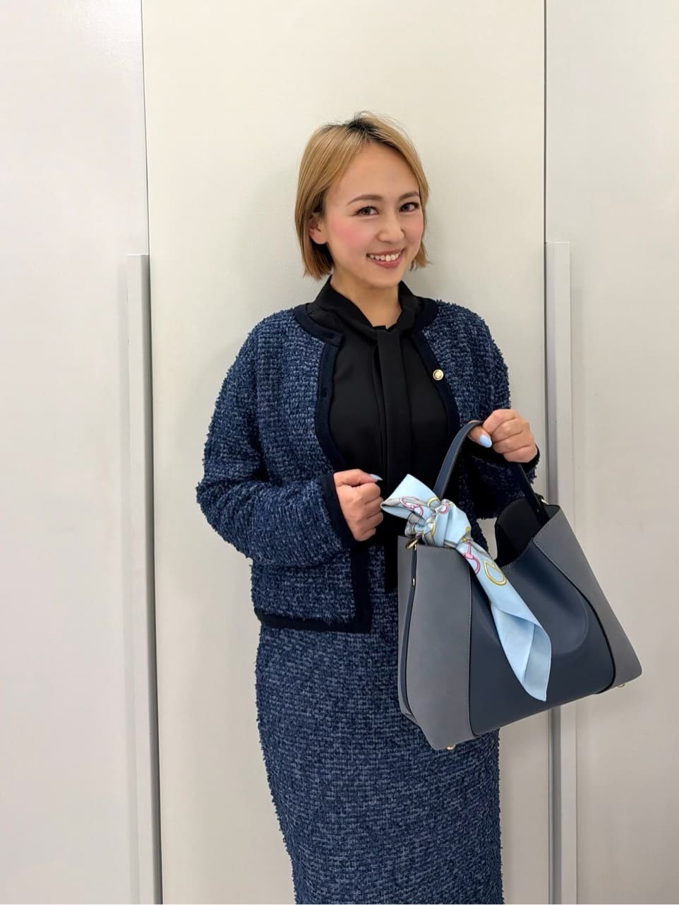 chiiさんの「COUP DE CHANCE｜【洗える／日本製】女性らしい細ボウタイブラウス」を使ったコーディネート