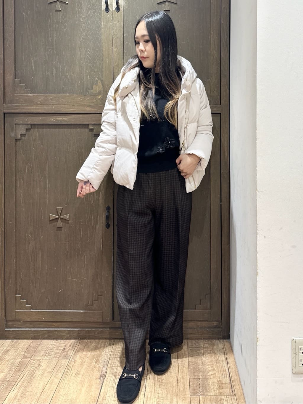 kanaさんの「index｜フラワーモチーフハイネックニット【洗える】」を使ったコーディネート