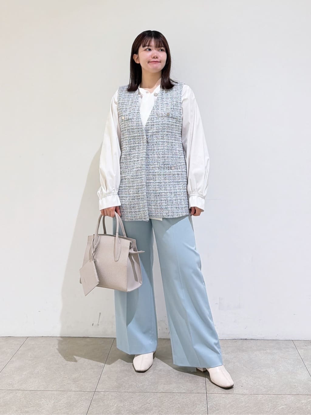 emikaさんの「INDIVI｜【2点セット／洗える】ツイードジレ＆ボウタイブラウス」を使ったコーディネート