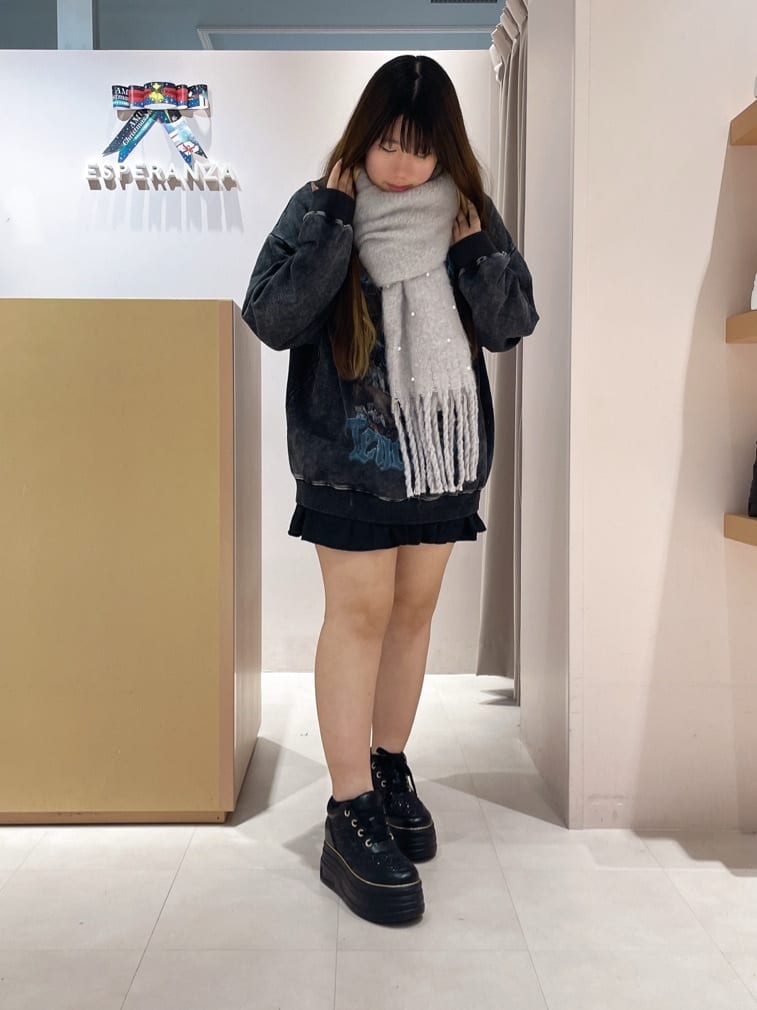 ほのかさんの「ESPERANZA｜ゴールドライン厚底フラットスニーカー」を使ったコーディネート