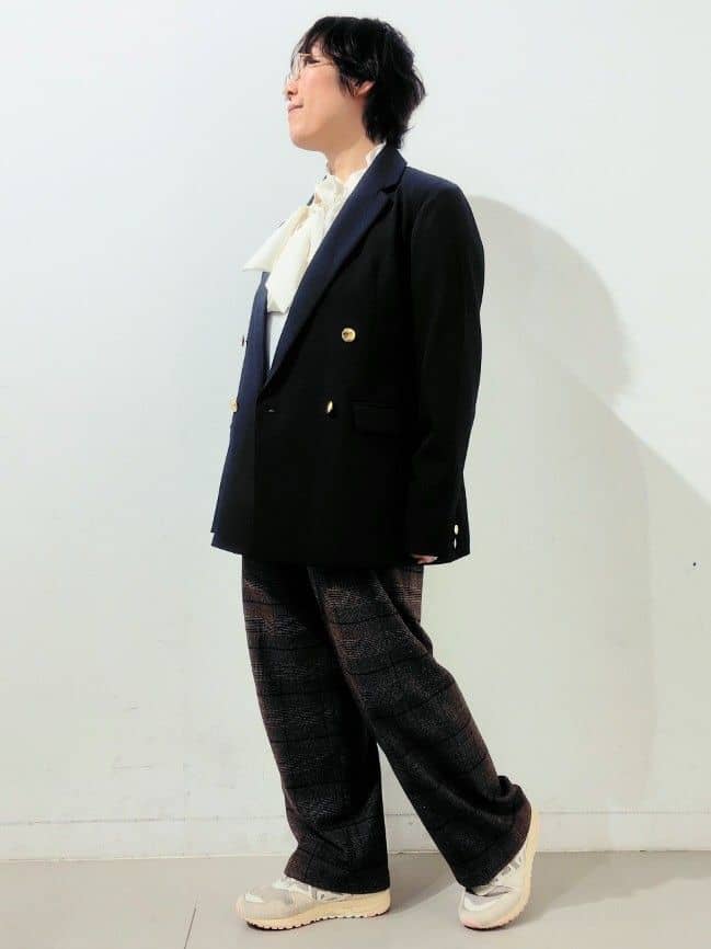 kodamaさんの「THE SHOP TK｜【通勤にもデイリーにも】CAVIAN 金ボタンダブルブレストジャケット」を使ったコーディネート