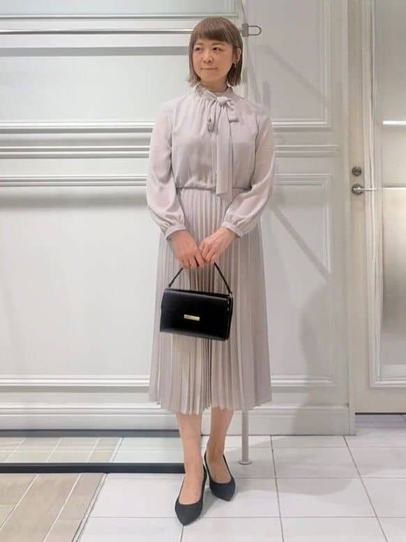 AKKOさんの「UNTITLED｜【フォーマル/洗える】ボウタイ プリーツワンピース」を使ったコーディネート