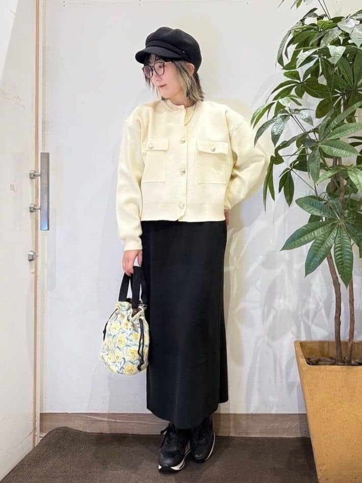 misakiさんの「SHOO･LA･RUE｜【洗濯機可/セットアップ可/毛玉になりにくい】心地よく穿ける ニットナロースカート」を使ったコーディネート