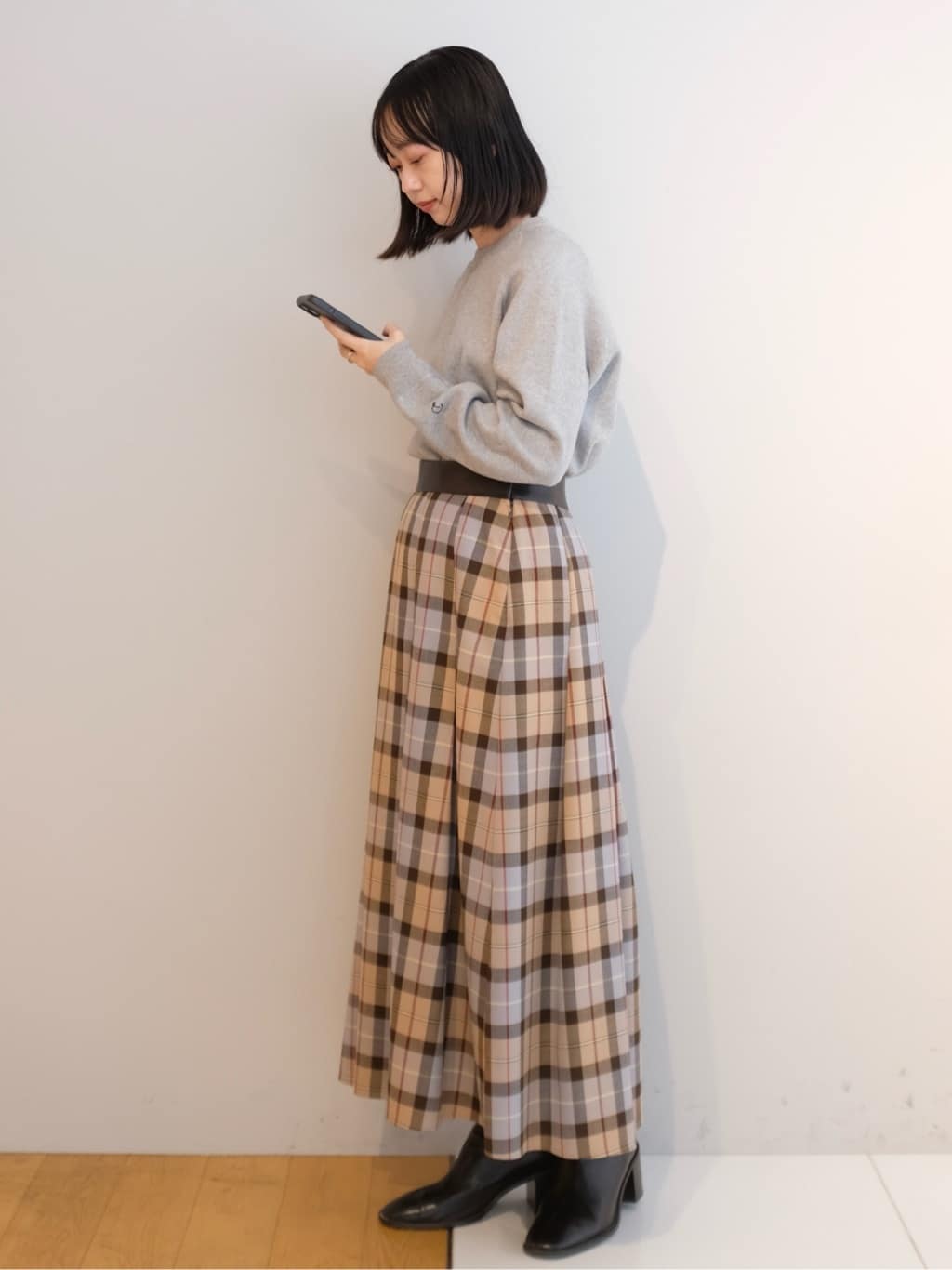 Kishimotoさんの「DRESSTERIOR｜◆チェックタックソフトプリーツスカート」を使ったコーディネート